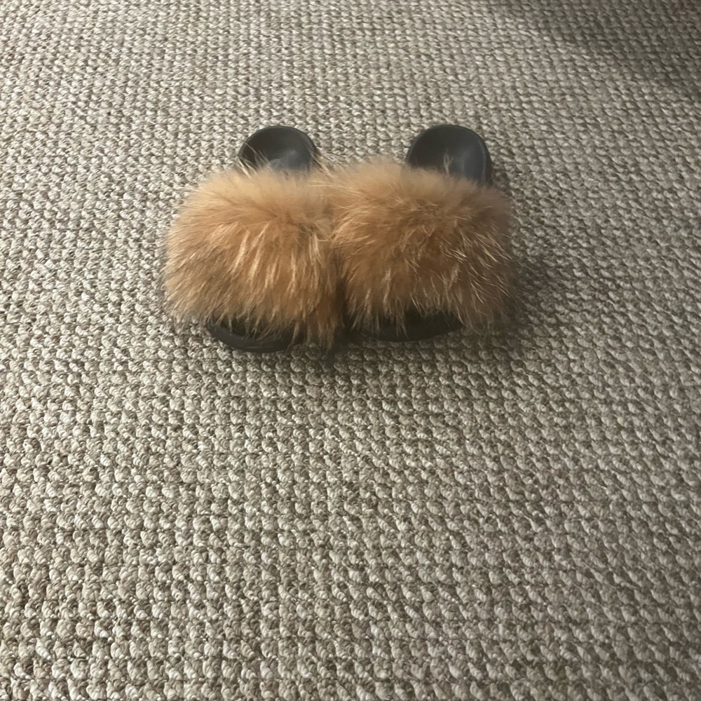 New beige, real fur slip on sandals size 36/37 size 7